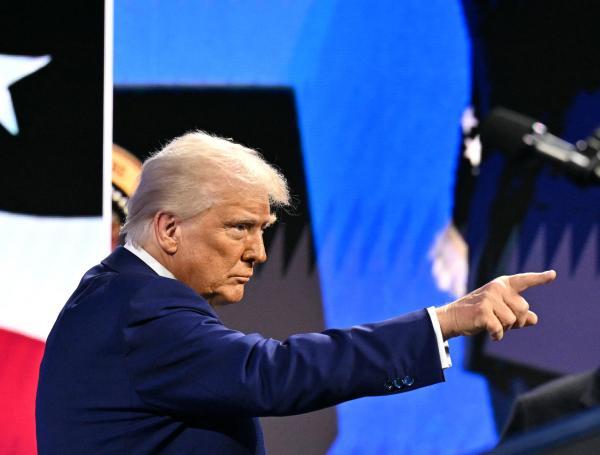 Donald Trump anunció la restricción total de entrada a ciudadanos de 12 países.