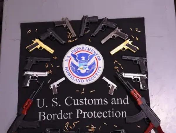 Algunas de las armas incautadas por CBP
