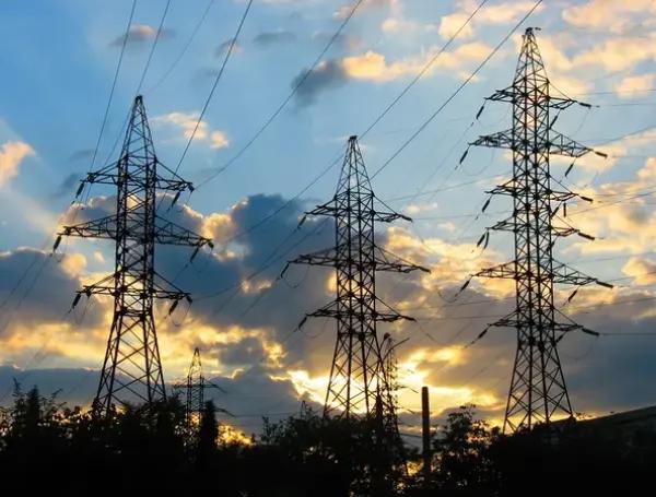 Líneas de transmisión de energía.