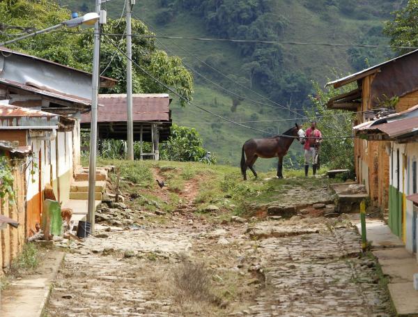 En El Aro aún son evidentes las cicatrices de la masacre.