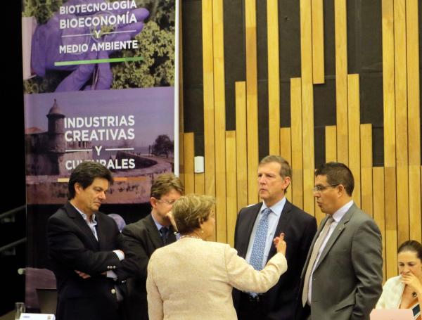 Este importante proyecto que reúne a un destacado grupo de 47 expertos – hombres y mujeres, nacionales e internacionales.