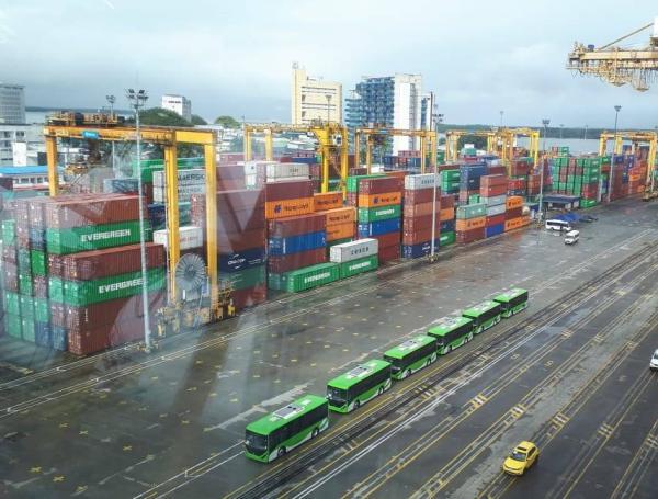 26 buses eléctricos y 21 a gas llegaron al puerto de Buenaventura