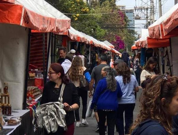 Hay roces entre antiguos y nuevos vendedores por el tiempo de permanencia en el lugar.