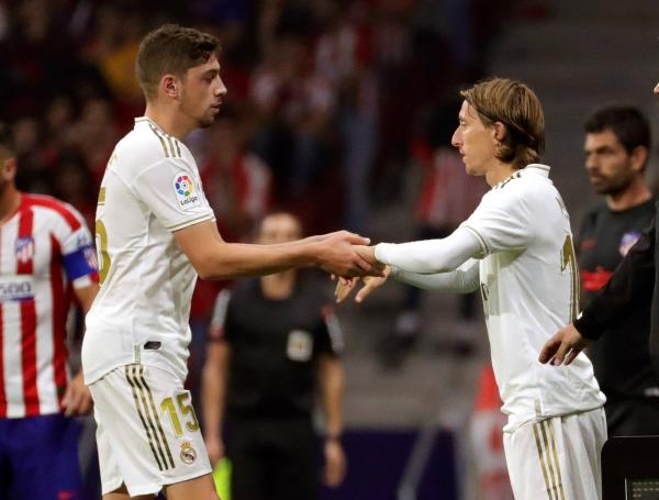 Federico Valverde sale y le da paso a Luka Modric.