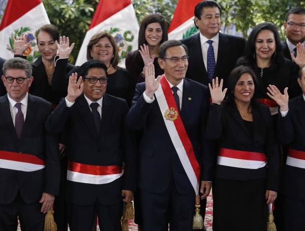 Martín Vizcarra, presidente de Perú, presenta su nuevo gabinete de ministros.