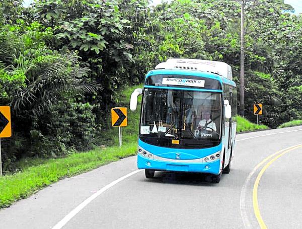 El pasado 12 de octubre llegaron a Cali desde Buenaventura los 21 buses a gas, que desde ese día son parte de la flota del operador Blanco y Negro Masivo.¿