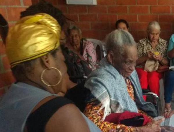 Las victimas priorizadas en la directriz del Gobierno nacional, es decir, que aquellos que son mayores de 74 años de edad, padecen una enfermedad huérfana, terminal o catastrófica o están situación de discapacidad