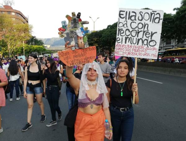 En la manifestación participan varias organizaciones de mujeres de la ciudad.