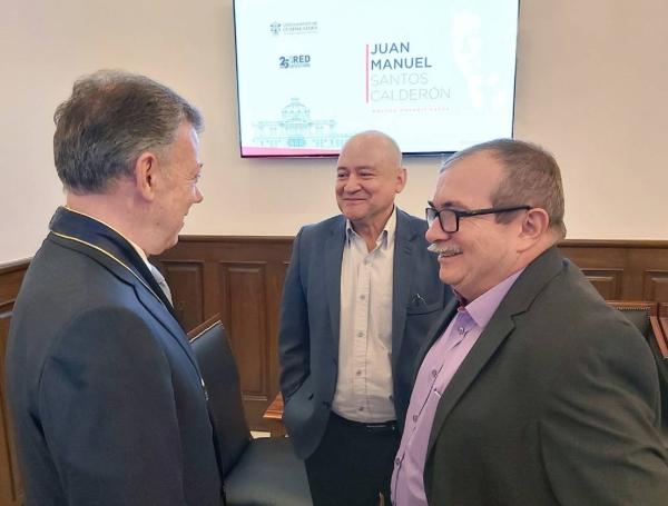 Juan Manuel Santos y Rodrigo Londoño se reencontraron en Guadalajara (México).