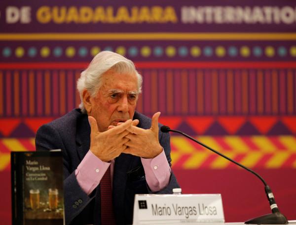 Vargas Llosa también habló de la situación de su país y del periodismo.