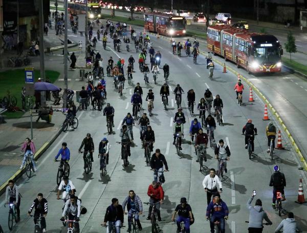 Ciclovía nocturna se realizó en medio de las actividades programadas por el IDRD para el fin de año.