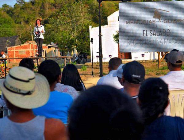 El Salado, en Carmen de Bolívar, se realizó la proyección del documental que recuerda la masacre de hace 20 años.