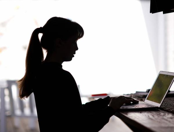 Las universidades han implementado sus propias plataformas virtuales. Algunos profesores optan por dar sus clases en vivo en apps.