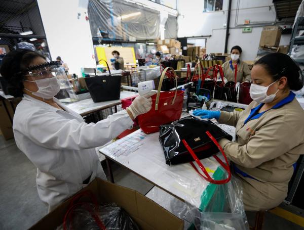 Trabajadores de algunos sectores de manufactura estarían operando en su totalidad desde el próximo 18 de mayo.