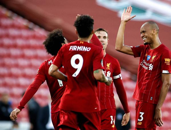 Festejo del Liverpool en la goleada 4-0 al Crystal Palace.