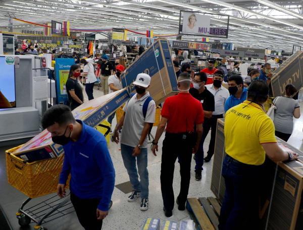 Aunque la jornada del primer día sin IVA ayudó, las compras se centraron en mercado, arriendo y pagos frecuentes.