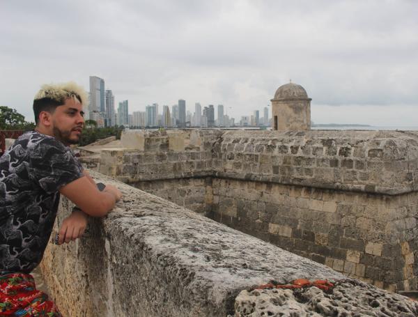 Los primeros turistas ya recorren las fortificaciones de Cartagena.