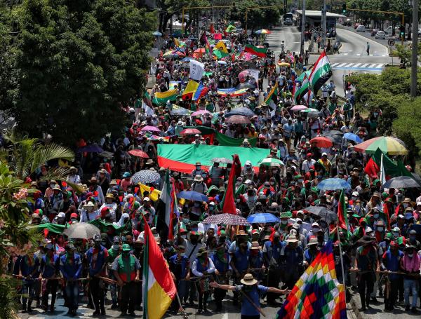 Este miércoles, una masiva marcha de indígenas recorrió Cali.