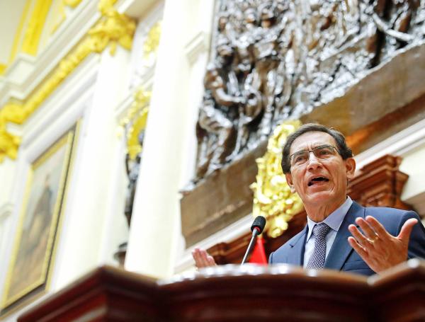 El presidente de Perú, Martín Vizcarra, se defendió este lunes ante el Congreso.