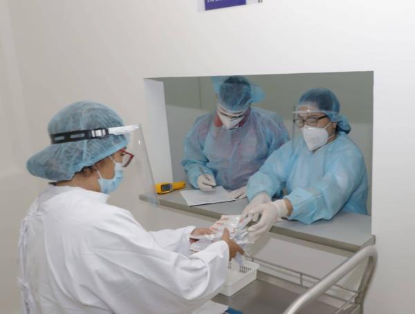 Las primeras dosis serán para el personal de la salud de la primera línea.