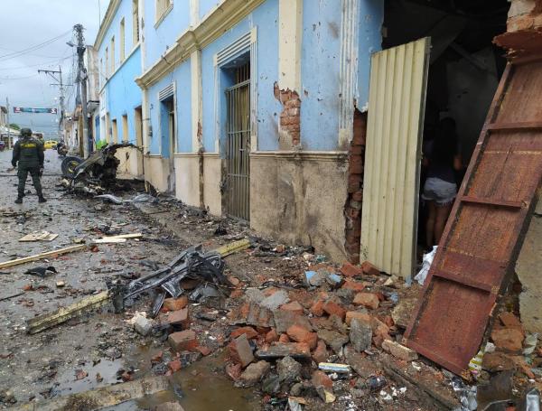 Algunas edificaciones sufrieron afectaciones en su infraestructura física. La que más sufrió con el estallido fue la Alcaldía local.