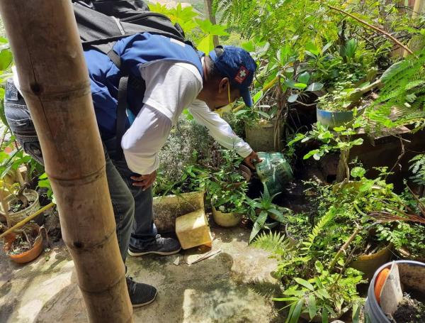 Funcionarios de Salud Pública de Cali intervinieron diferentes comunas de la ciudad para hacer control al dengue.