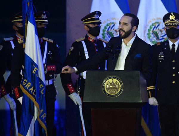 Bukele, quien cuenta con el respaldo de los militares, celebró ayer el día del soldado salvadoreño en el municipio Antiguo Cuscatlán.