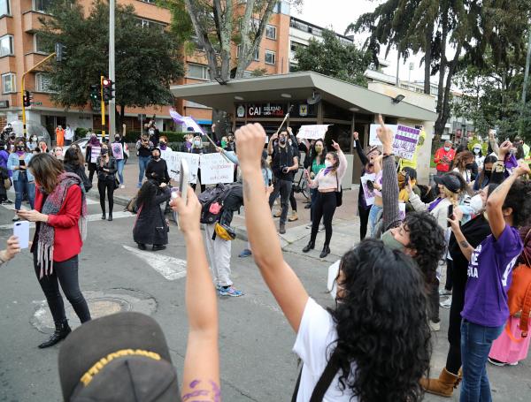Bogota mayo 14 de 2021.  Planton de mujeres en contra la violencia sexual frente al cai Soledad en el park way.  Fotos: Milton Diaz El Tiempo