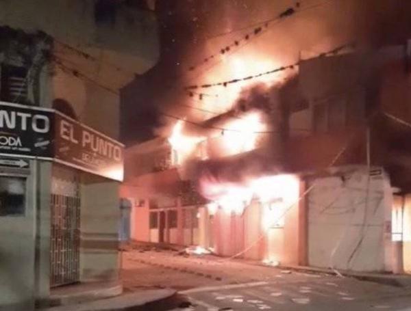 La Alcaldía de La Plata Huila fue incinerada.
