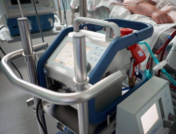 Los pacientes de covid-19 necesitan tres o cuatro semanas de terapia Ecmo para desinflamar el pulmón, dicen expertos.