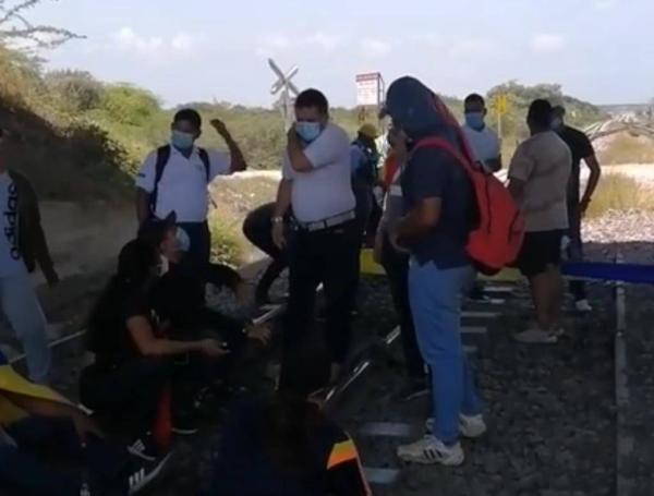 En medio de su protesta, los participantes dijeron sentirse preocupados y temen por sus vidas, debido a que han recibido amenazas, de las cuales tres han sido de forma directa.