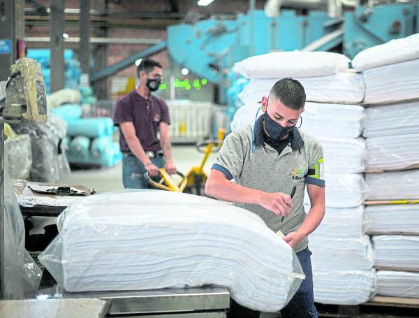En una f??brica textil ubicada en la localidad de Puente Aranda fue lanzado el plan para disminuir el desempleo juvenil.