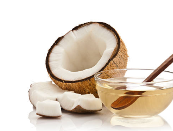 El aceite de coco también se usa en la piel.