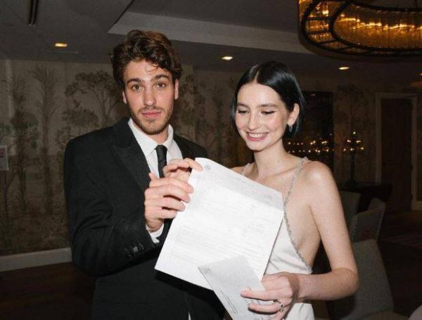 La pareja luego de la ceremonia.