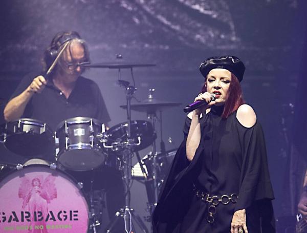 El baterista Butch Vig, la cantante Shirley Manson y el bajista Eric Avery, de Garbage.