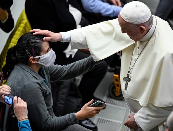 Haciendo presente una definición de los cristianos en las Escrituras, que dice que los cristianos “no somos personas que retroceden, que se vuelven atrás”.