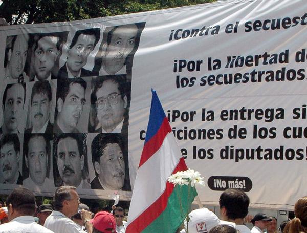 Asesinato de diputados del Valle. El 18 de junio de 2007, guerrilleros de las Farc asesinaron a once de los doce diputados del Valle del Cauca que habían sido secuestrados cinco años antes en la sede de la Asamblea del departamento. Un juez condenó a Eric Vidal a 35 años de prisión por el hecho.