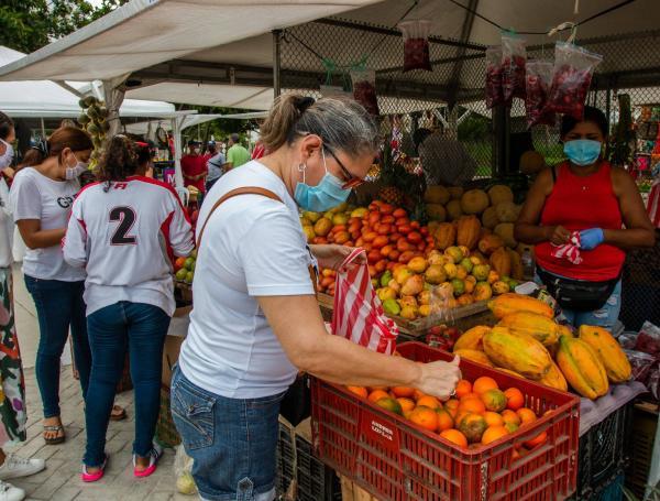 Uno de los factores que más han golpeado es el alza de los alimentos.