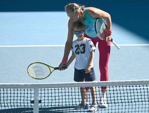 Victoria Azarenka causa sensación en las redes sociales cada vez que aparece con su pequeño.