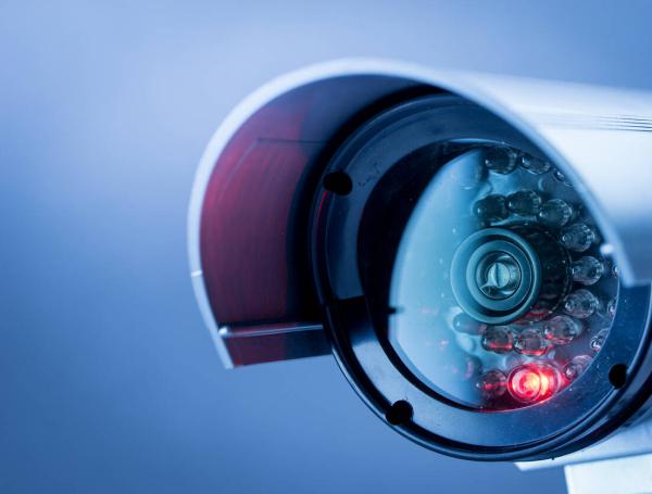 Hackers pueden vulnerar camaras de seguridad y acceder a las imágenes de hogares. Le contamos.