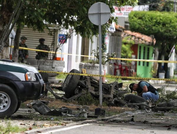 El vehículo cargado con explosivos detonó cerca de la iglesia y de la estación de Policía.