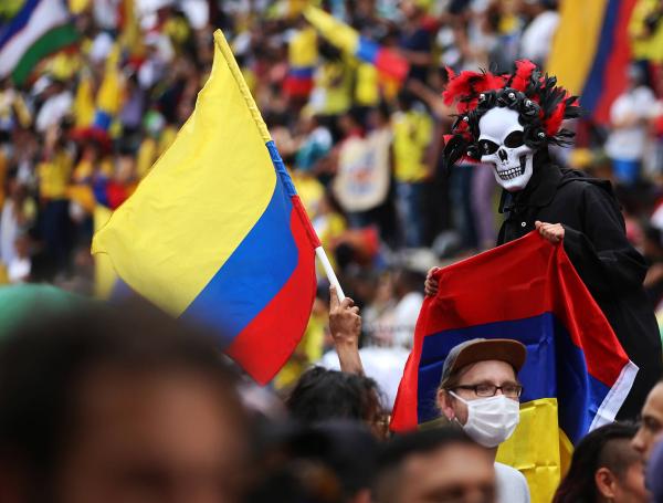 El proyecto de Reforma Tributaria presentado por el Gobierno nacional hace más de seis meses, generó una masiva movilización en el país, en especial en Cali, que derivó en un estallido social con graves consecuencias. Más allá de dificultades propias de una sociedad con muchas necesidades desatendidas, la ciudad empieza un nuevo despertar con el reto de levantarse y recuperar su economía y su sonrisa, vislumbrando un futuro mejor para sus habitantes.