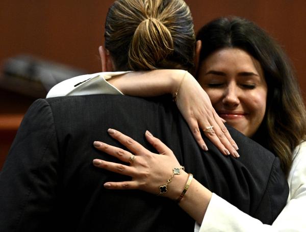Camille Vásquez, de 37 años, es asociada del bufete de abogados Brown Rudnick.