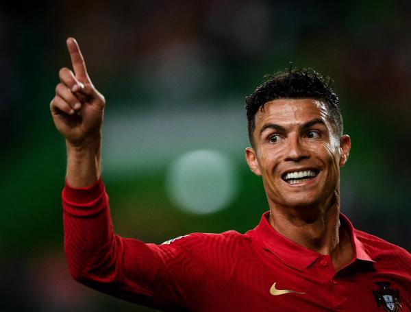 Cristiano Ronaldo le dedica sus goles a su mamá.
