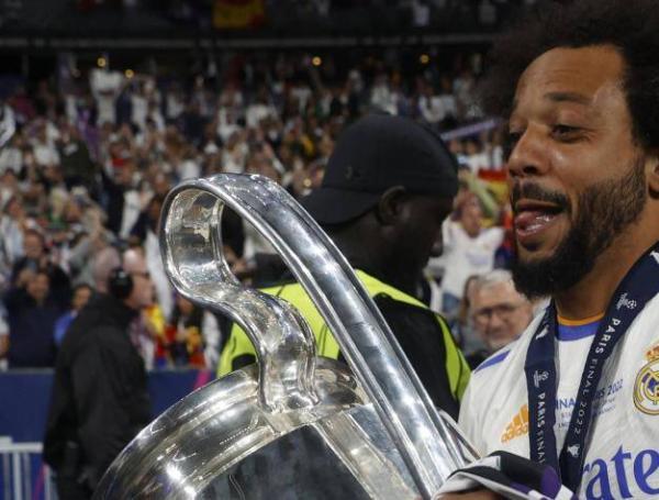 El brasileño Marcelo celebra el nuevo título del Real Madrid en la Liga de Campeones.