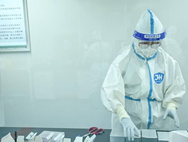 Análisi de pruebas covid en laboratorio chino.