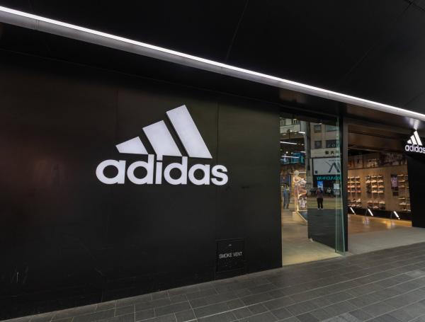 Descuentos por Black Friday en Adidas promociones y articulos en oferta en Colombia