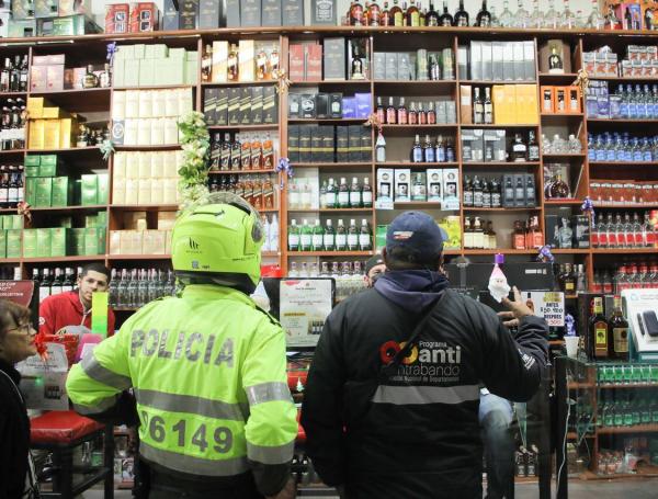En Bogotá se han realizado 128 operativos de verificación de alimentos y bebidas sanas. y seguras en los que se han intervenido 283 establecimientos y se han sellado 20 lugares de ocio.