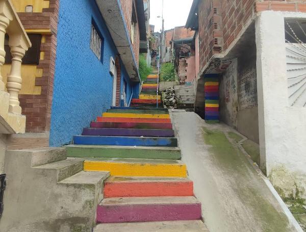 Escaleras de colores en Bucaramanga.