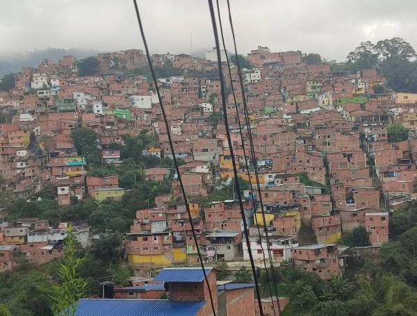 Uno de los miradores que hay en el recorrido en la comuna 14